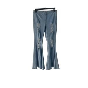 Rue 21 Junior's Size 9 Light Wash Frey Hem High‎ Rise Flare Jeans